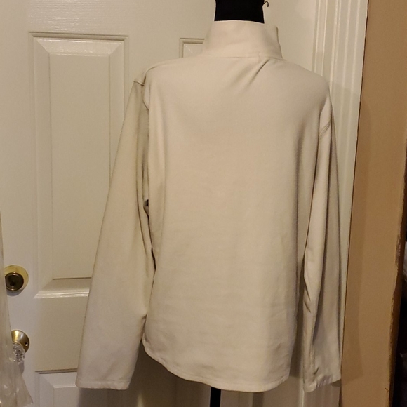 Gap white fleece jacket ๐3 For $15๐ - Picture 5 of 5